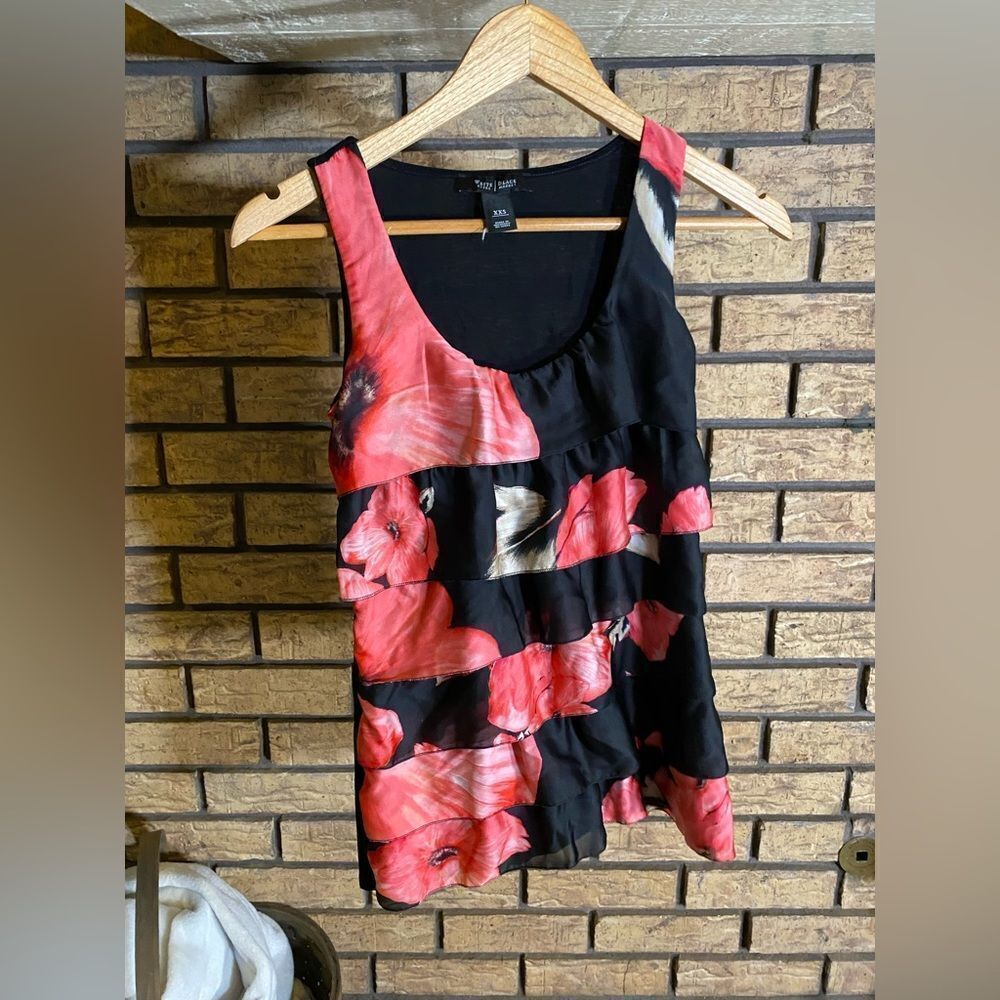White House black market tank‎